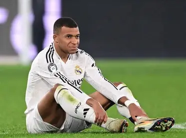 كواليس طرد طبيب ريال مدريد: إصابة كيليان مبابي هل كانت عمداً؟