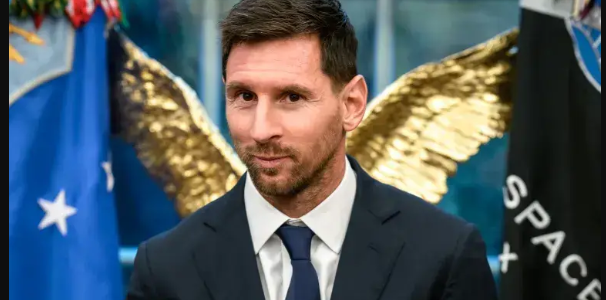 حرق قميص ميسي بعد ظهوره في البيت الأبيض مع ترامب