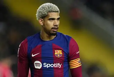 فوز برشلونة على رايو فاييكانو آراوخو ينقذ برشلونة ويقوده لفوز صعب على رايو فاييكانو