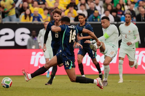 ملخص وأهداف مباراة فرنسا والبرازيل 2-1: ليلة تألق مبابي وسقوط السامبا 1 ملخص وأهداف مباراة فرنسا والبرازيل 2-1: ليلة تألق مبابي وسقوط السامبا