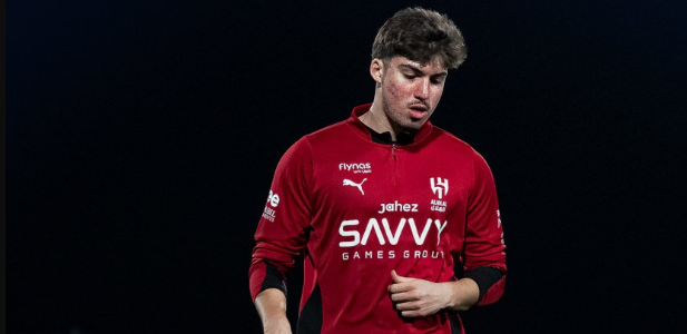 جراحة عاجلة لمدافع الهلال أكتشيشيك تجعله يتغيب عن المباريات