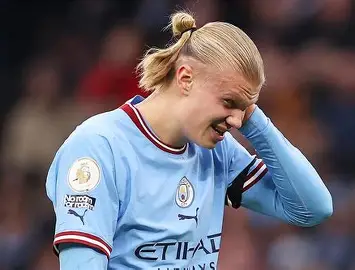 صدمة في مانشستر سيتي.. إصابة هالاند تثير القلق قبل مواجهة ليدز