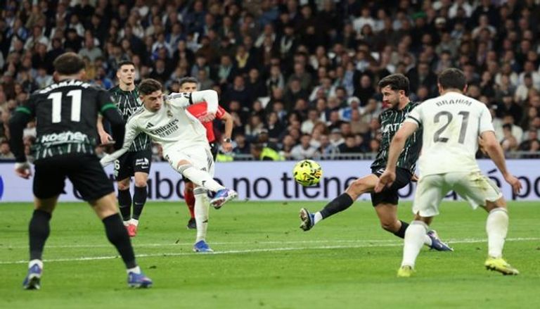 عرض هجومي مدمر.. نتيجة مباراة ريال مدريد وإلتشي 4-1 رسالة مرعبة للمنافسين 1 نتيجة مباراة ريال مدريد وإلتشي 4-1